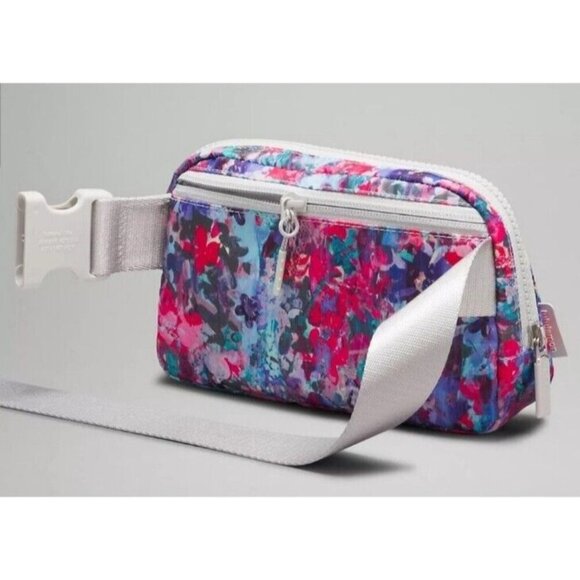 LULULEMON Everywhere Belt Bag Long Strap 1L Flower Glide Multi Vapor NWT - Picture 3 of 9